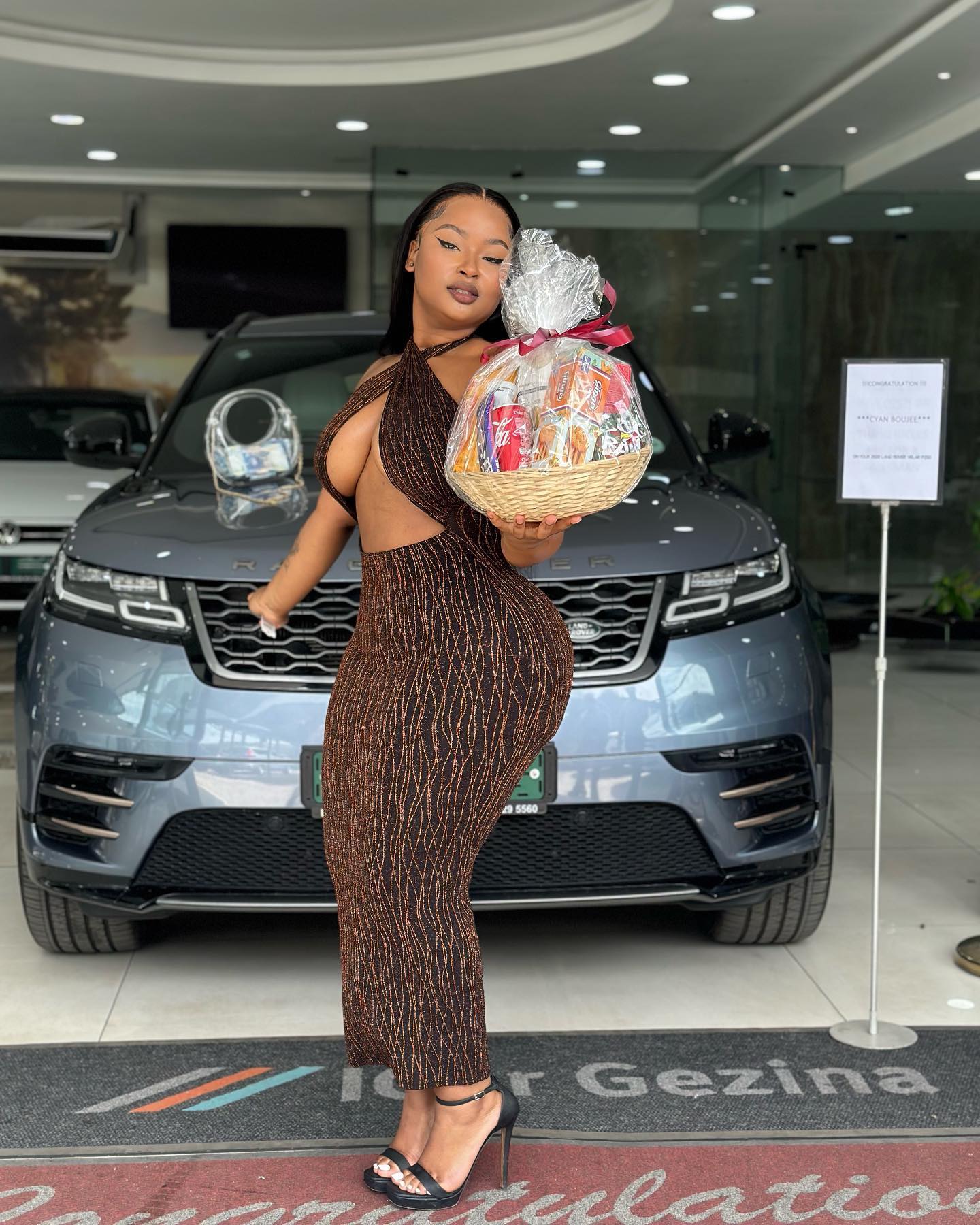 Cyan Boujee is attracting attention with her newly acquired Land Rover Velar. 23